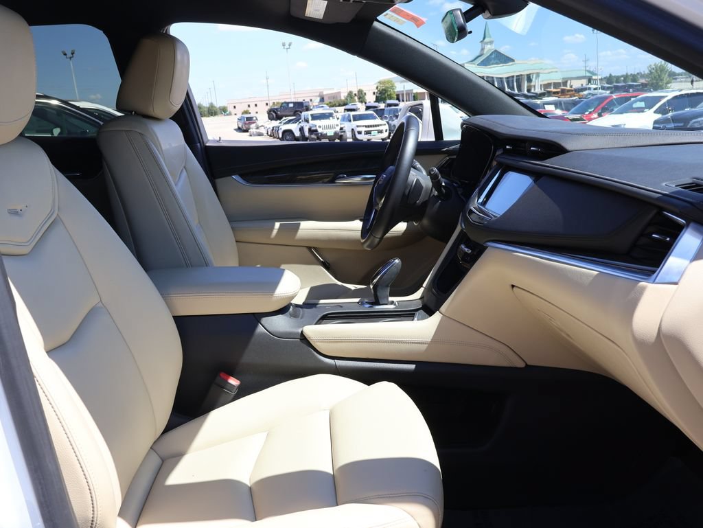 Used 2017 Cadillac XT5 FWD image 8