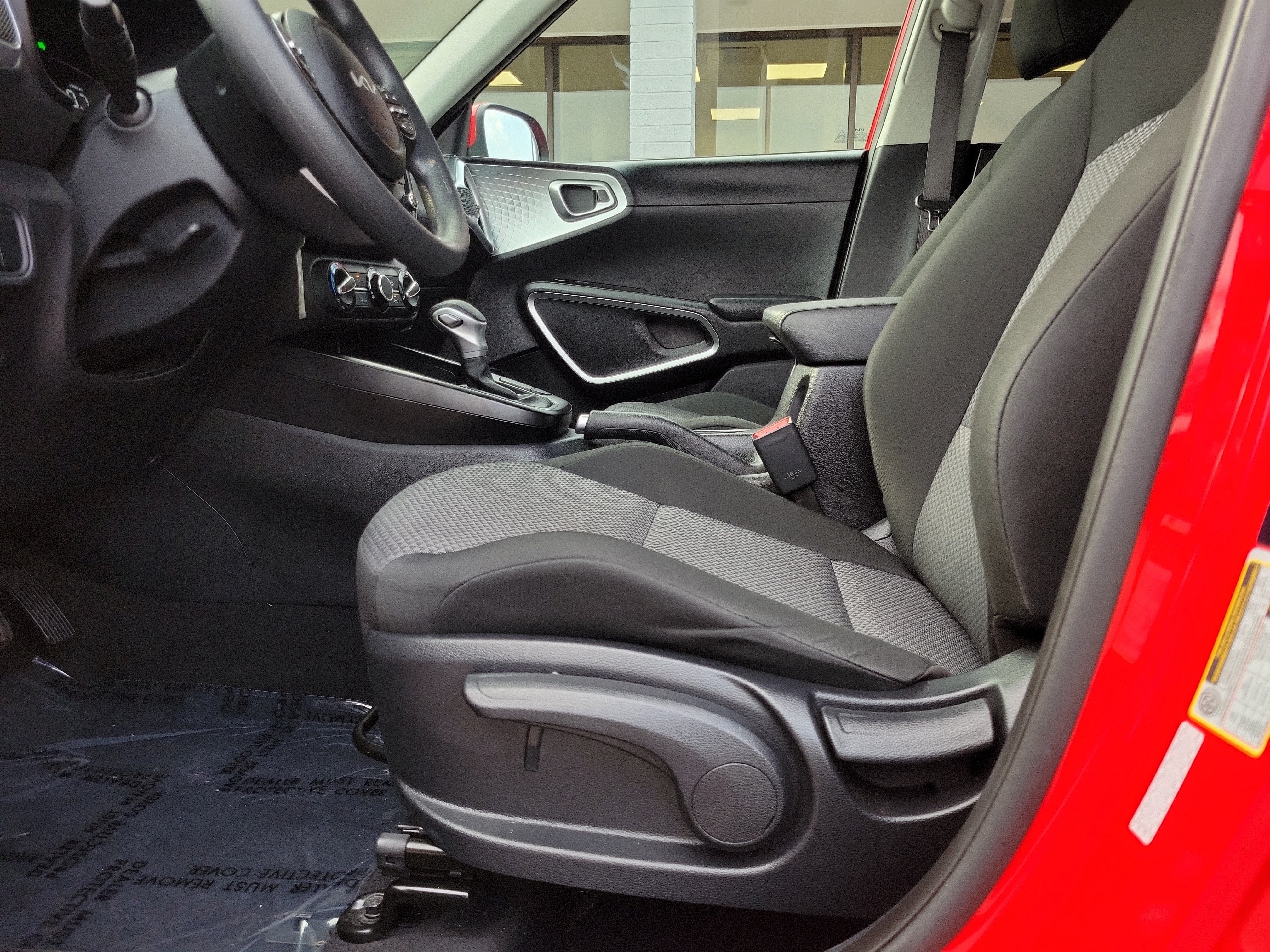 Used 2025 Kia Soul LX FWD image 16