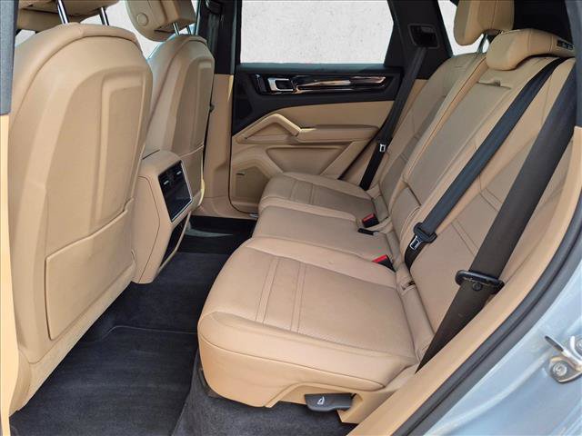 Used 2023 Porsche Cayenne AWD/4WD image 14