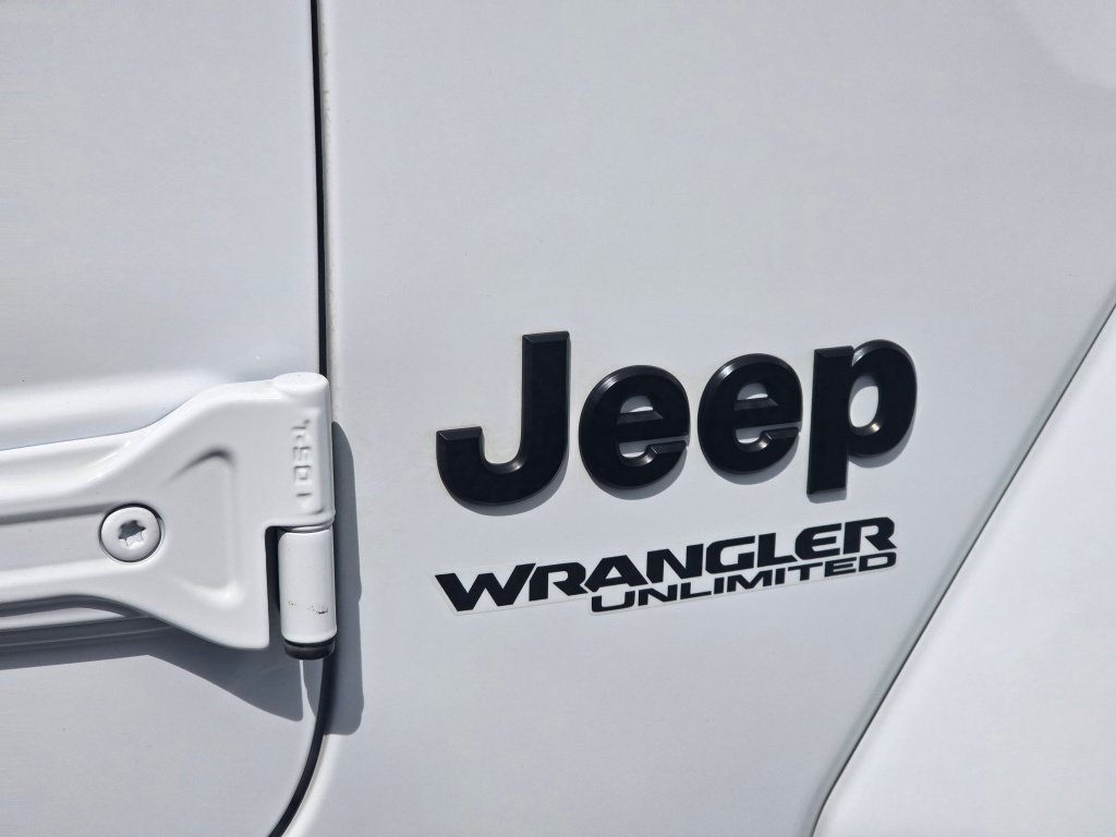 Used 2022 Jeep Wrangler Unlimited Sahara AWD/4WD image 34