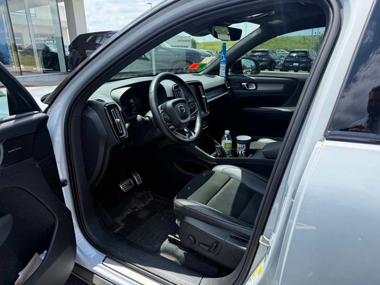 Used 2021 Volvo XC40 P8 Recharge w/ Advanced Package AWD/4WD image 6