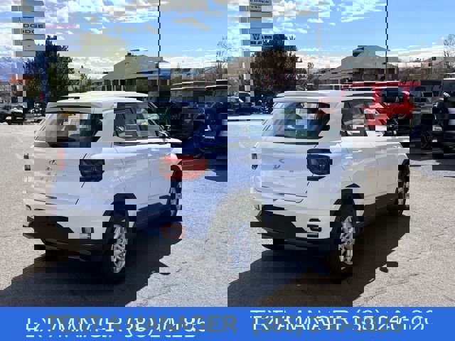 Used 2025 Hyundai Venue SE image 3