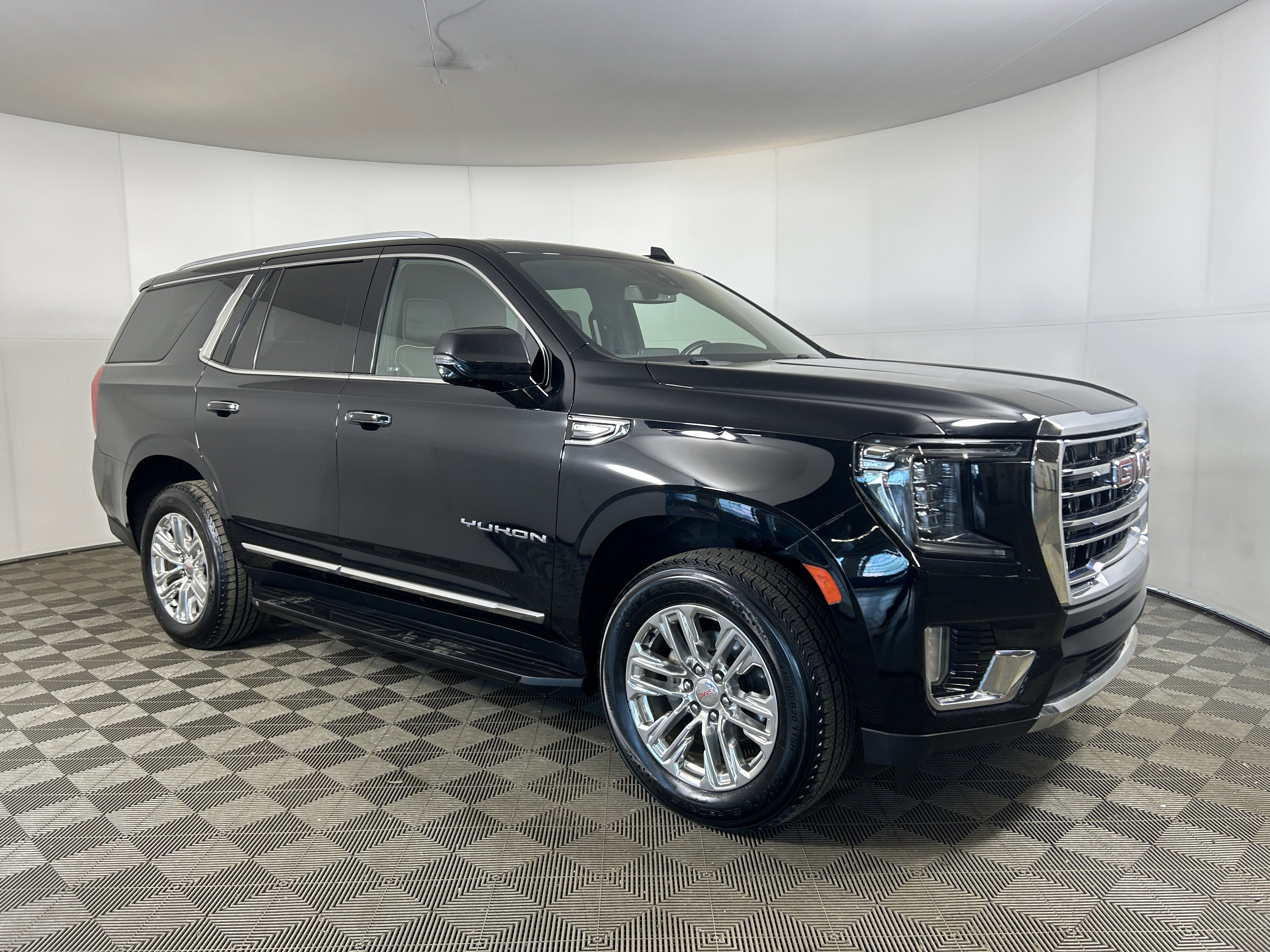 Used 2021 GMC Yukon SLT w/ SLT Luxury Plus Package AWD/4WD image 4