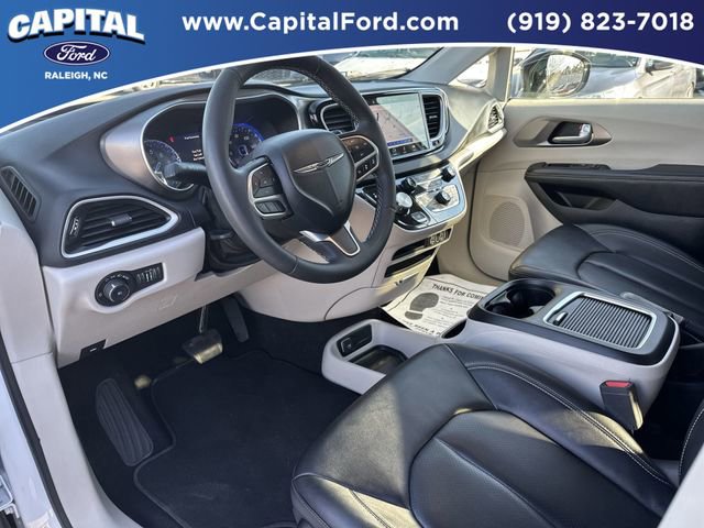 Used 2024 Chrysler Pacifica Touring-L image 18