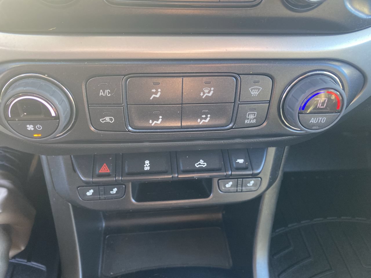 Used 2022 Chevrolet Colorado LT w/ Luxury Package RWD image 17