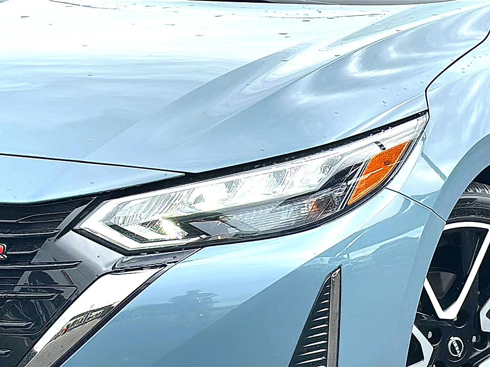 Used 2025 Nissan Sentra SR FWD image 4