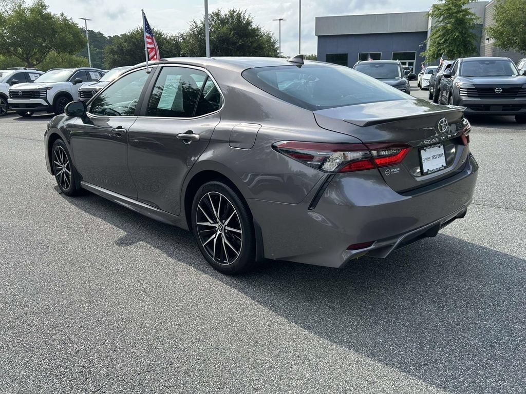 Used 2023 Toyota Camry SE FWD image 3