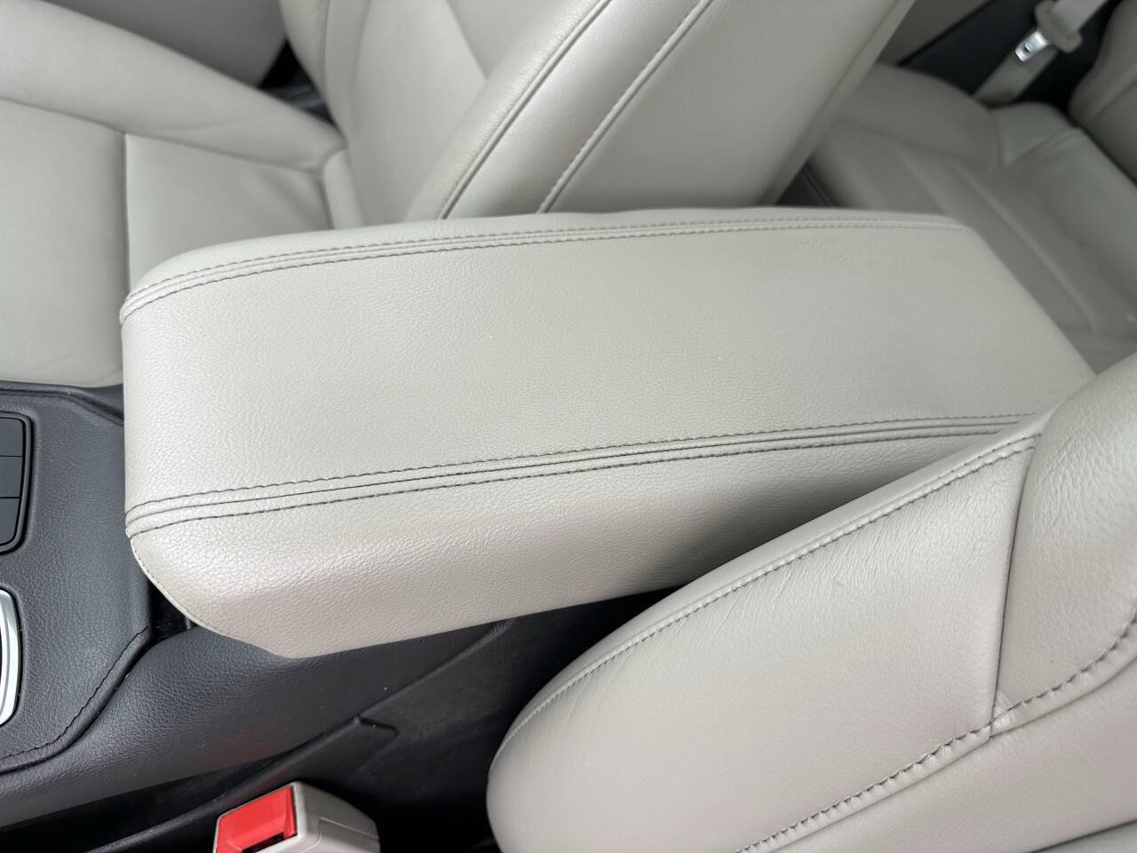 Used 2019 Cadillac XT4 Premium Luxury w/ Cold Weather Package image 38