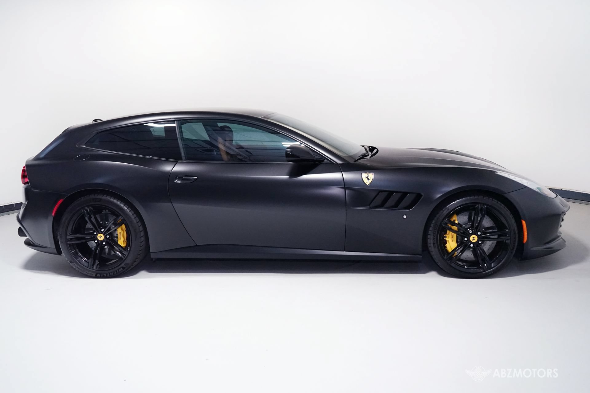 Used 2018 Ferrari GTC4Lusso AWD/4WD image 4
