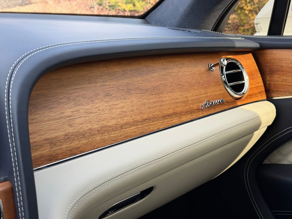 Used 2023 Bentley Bentayga image 28