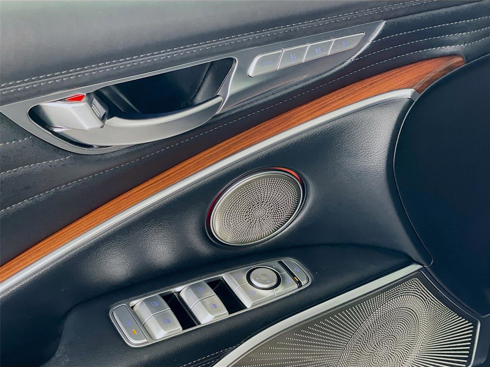 Used 2019 Kia K900 Luxury w/ VIP Package image 21