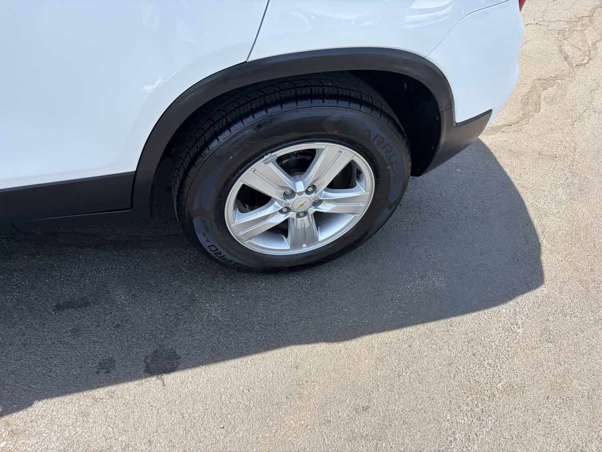 Used 2020 Chevrolet Trax LS w/ Tint and Cruise Package FWD image 33