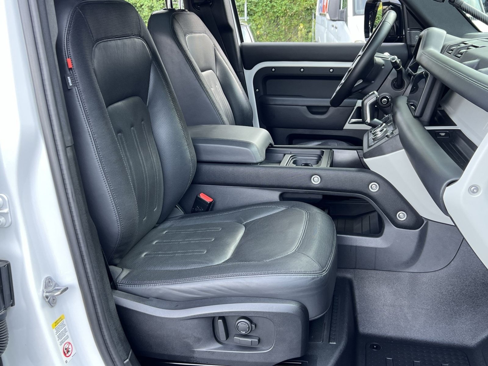 Used 2022 Land Rover Defender 110 X-Dynamic HSE AWD/4WD image 32