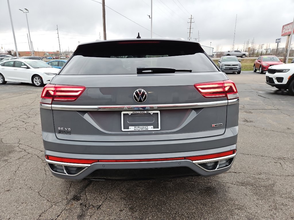Used 2021 Volkswagen Atlas Cross Sport SE w/ Panoramic Sunroof Package image 3