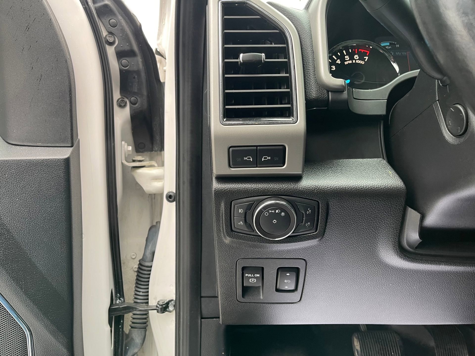 Used 2019 Ford F150 Lariat w/ Equipment Group 502A Luxury image 15