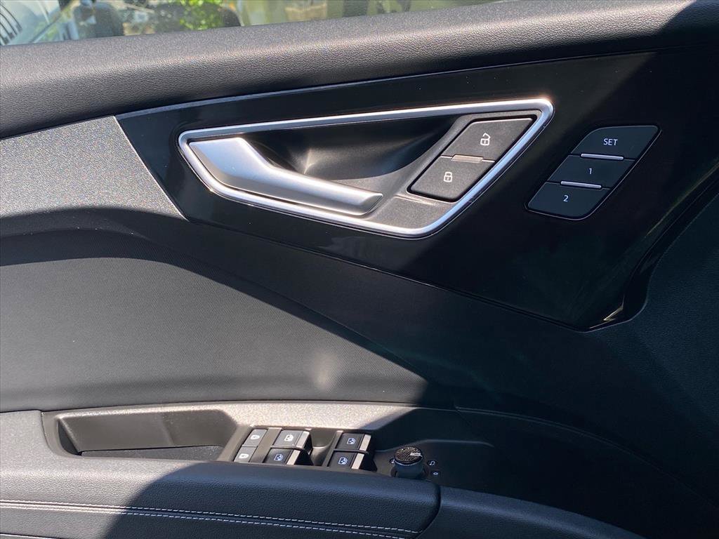 Used 2023 Audi Q4 e-tron Premium Plus w/ Premium Plus RWD image 17