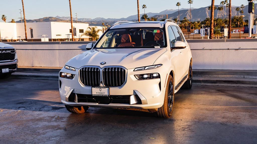 Used 2026 BMW X7 xDrive40i AWD/4WD image 4