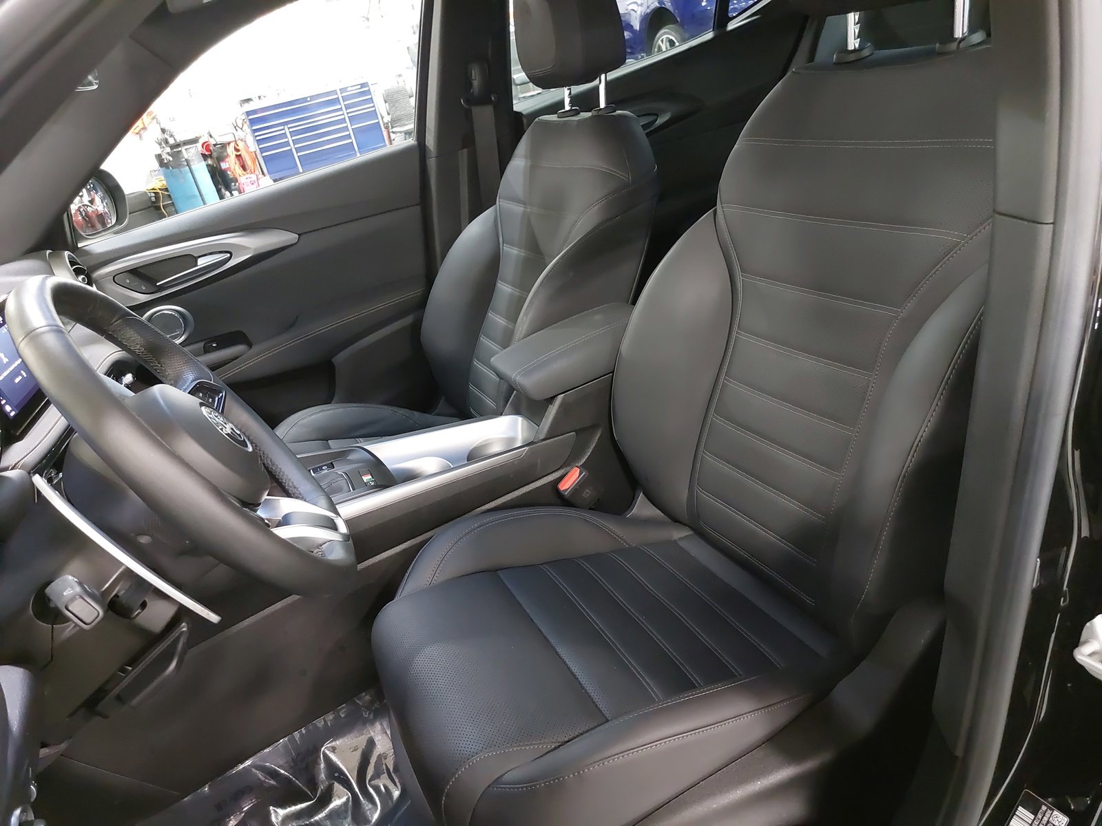 Used 2025 Alfa Romeo Tonale w/ Premium Package image 16