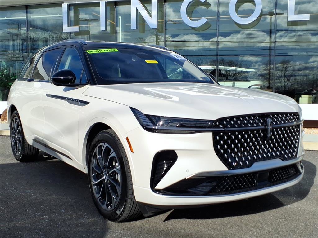 Certified 2025 Lincoln Nautilus Reserve image 1