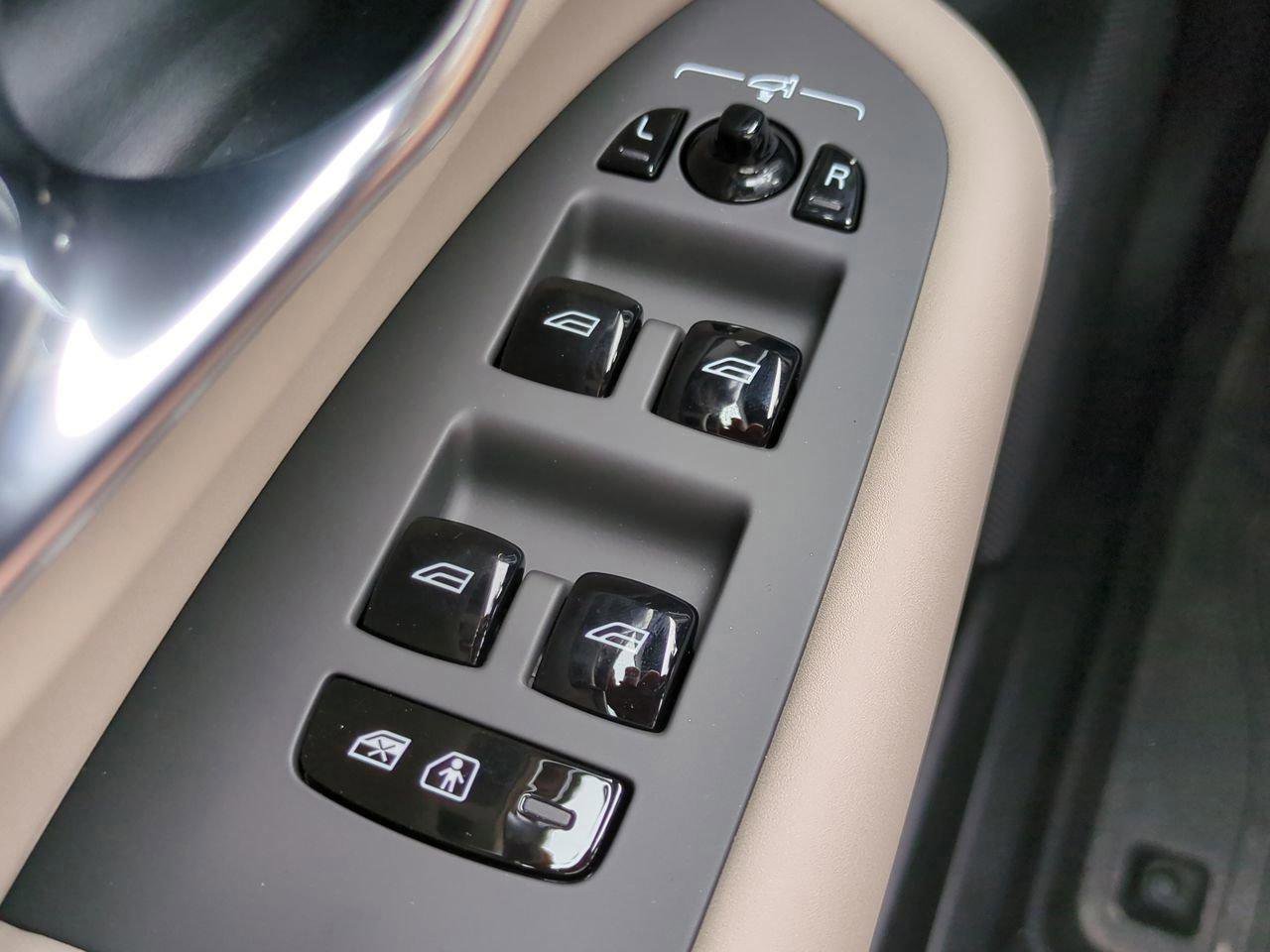 New 2026 Volvo XC90 B6 Plus w/ Protection Package Premier AWD/4WD image 23