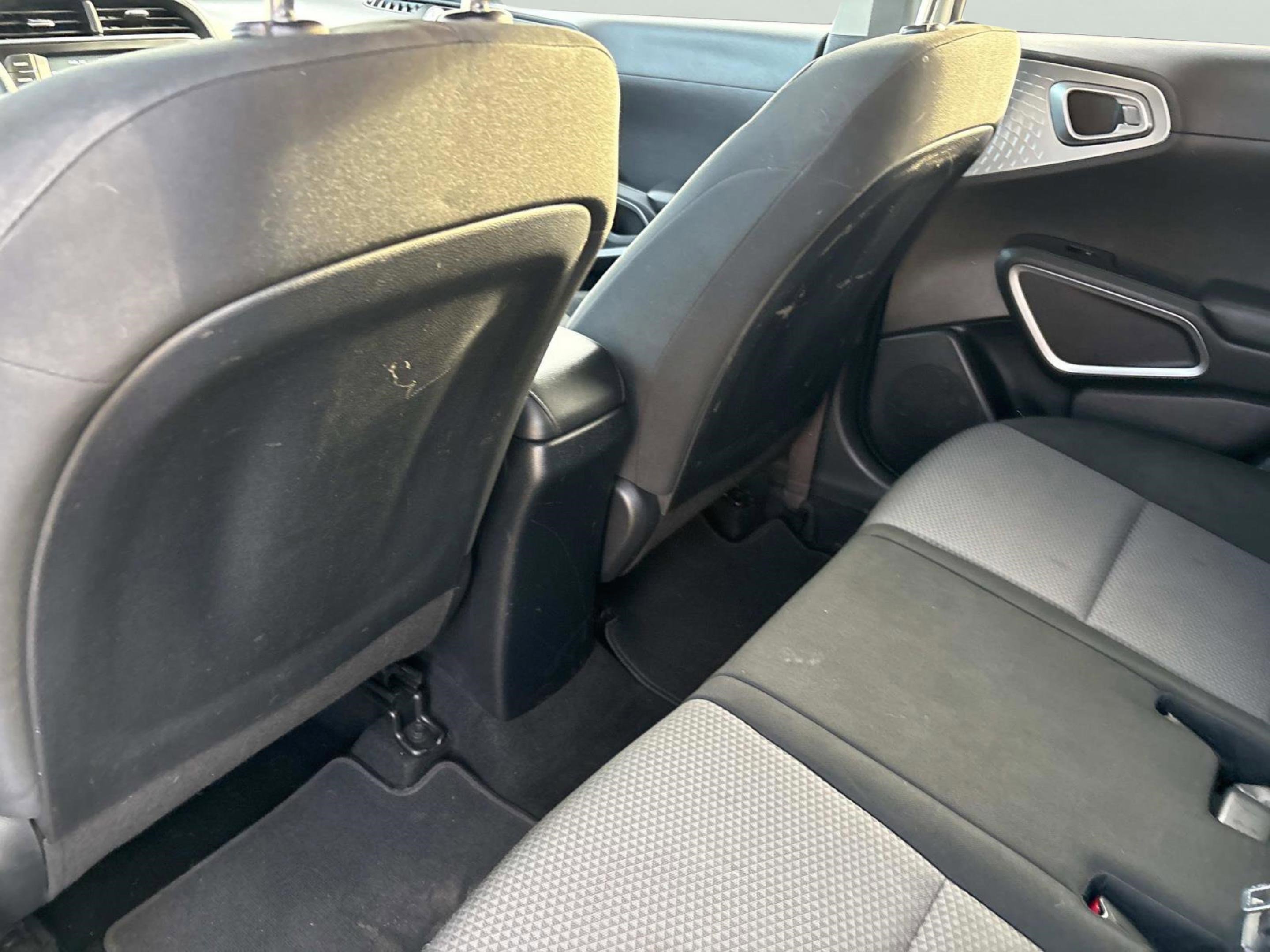 Used 2020 Kia Soul LX image 16