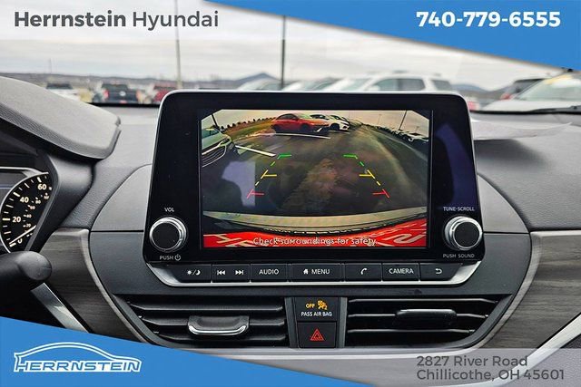 Used 2024 Nissan Altima 2.5 SV image 12