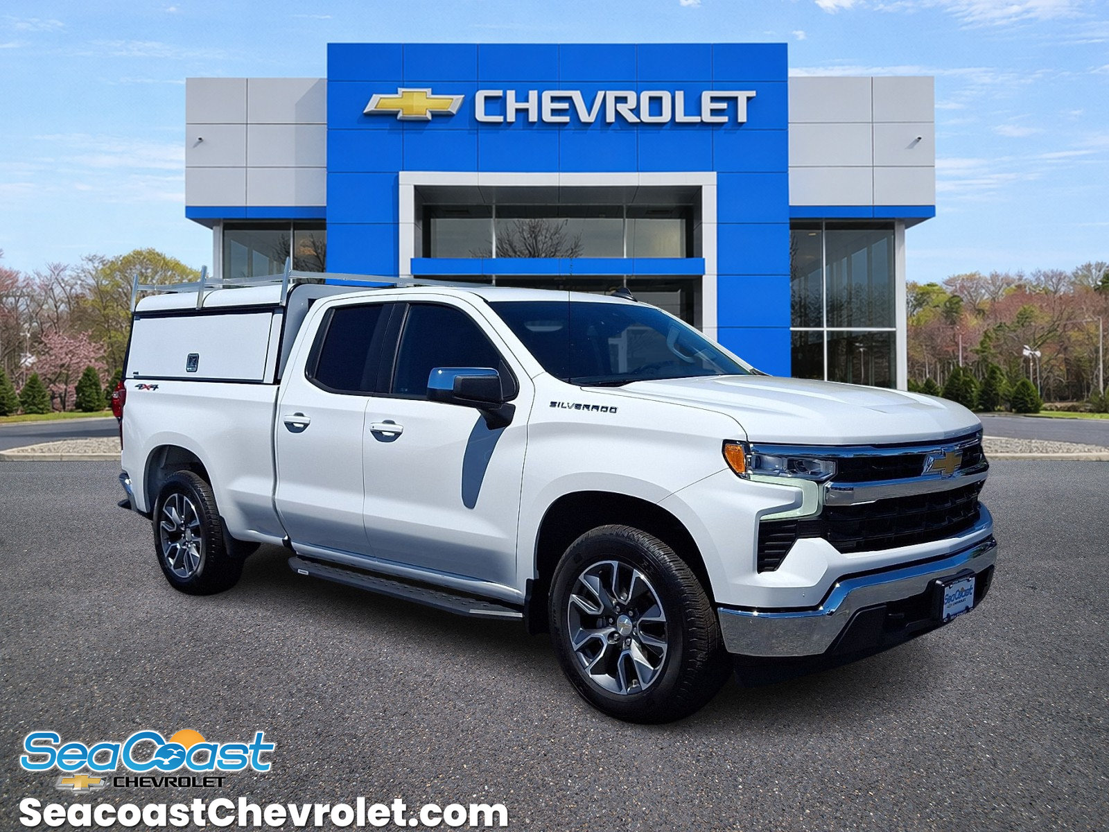Used 2025 Chevrolet Silverado 1500 LT AWD/4WD image 1