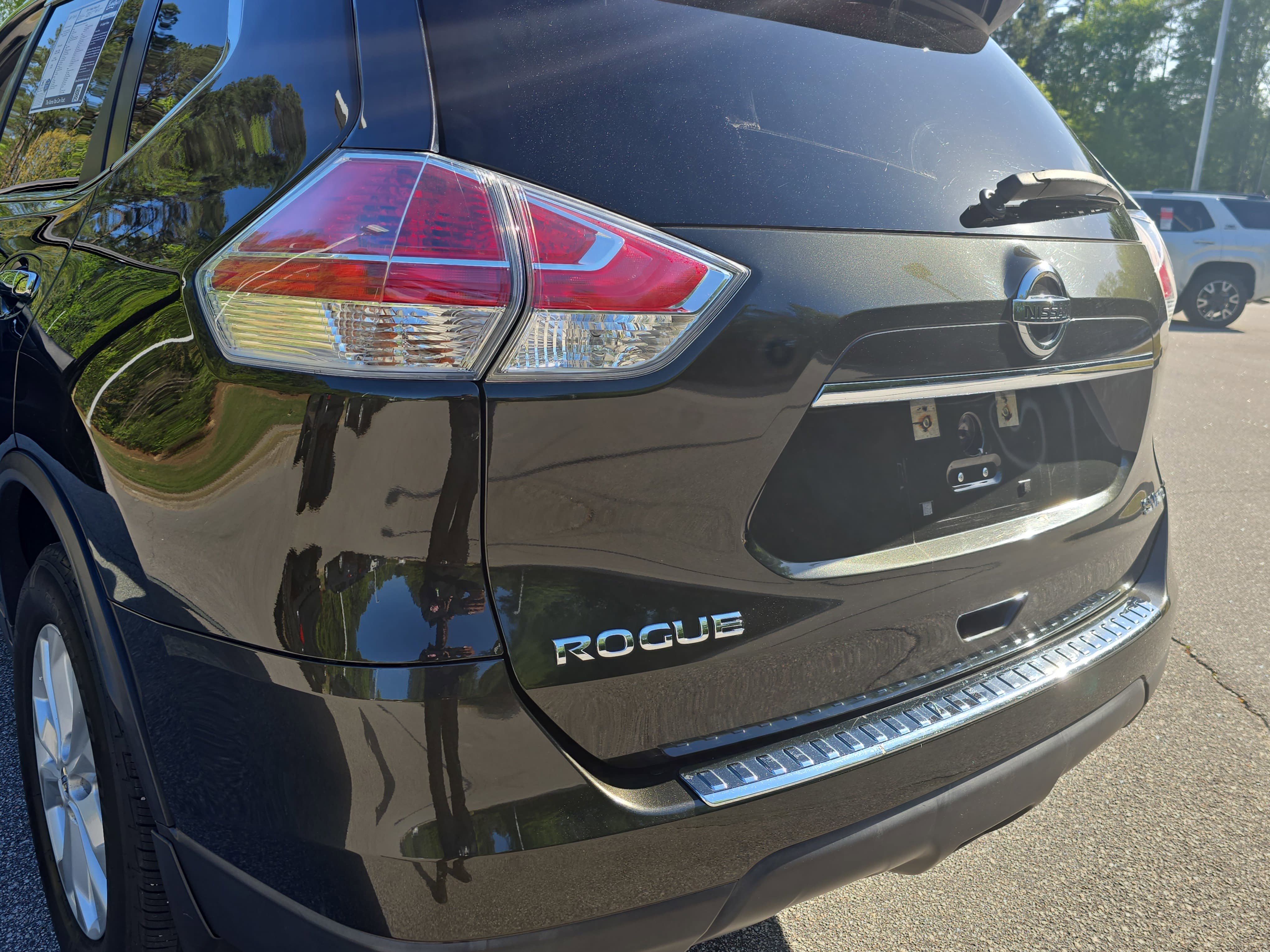 Used 2015 Nissan Rogue SV image 32