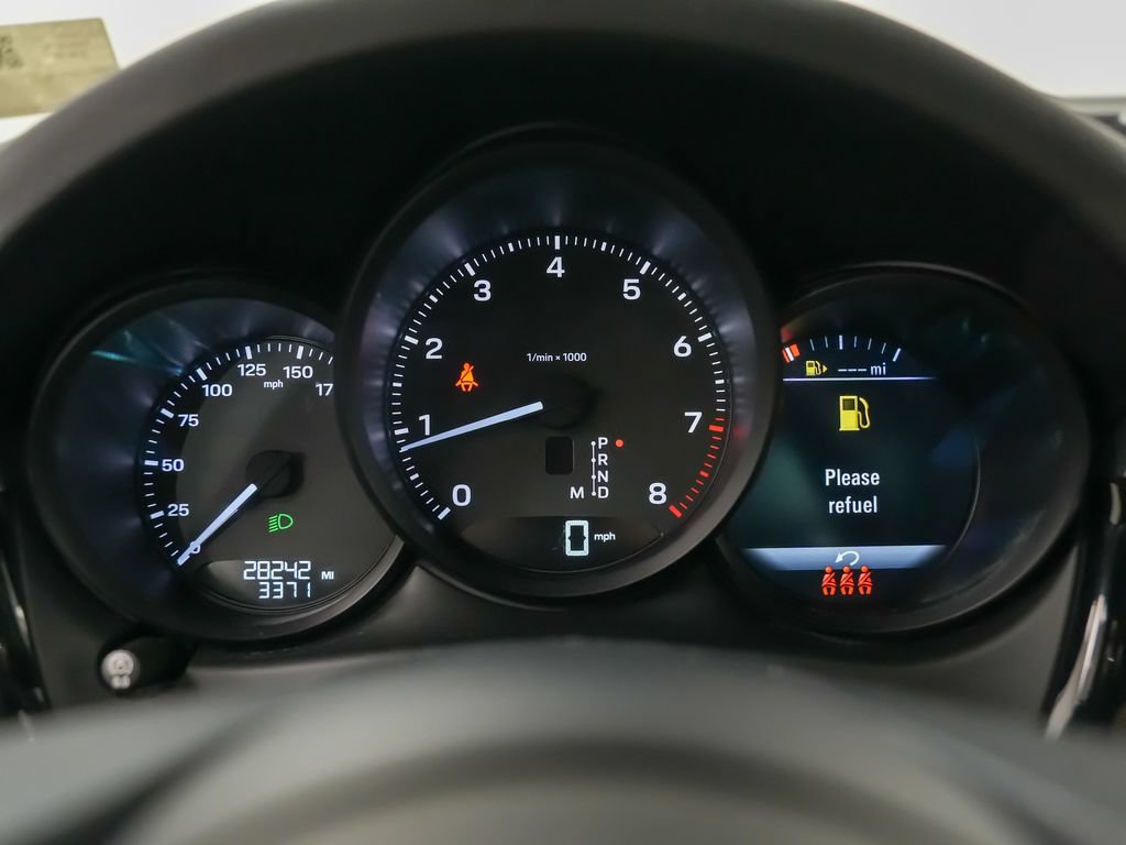 Certified 2023 Porsche Macan AWD/4WD image 25