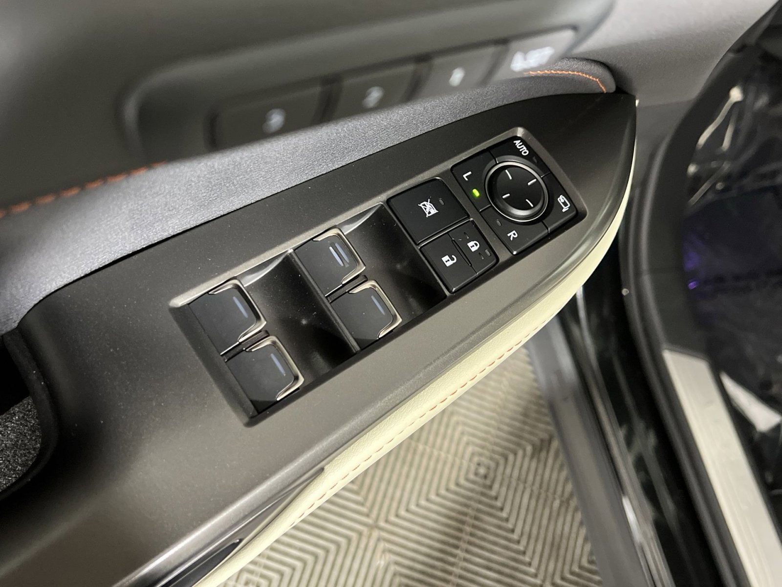 Used 2023 Lexus NX 350 AWD image 15