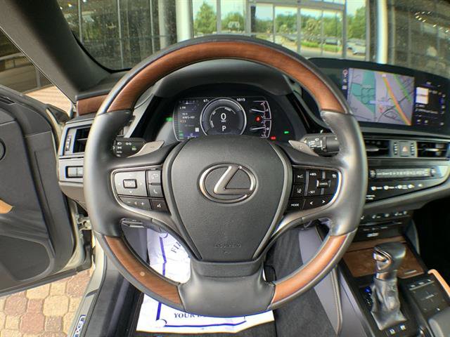 Certified 2022 Lexus ES 300h Ultra Luxury w/ Accessory Package 2 FWD image 14