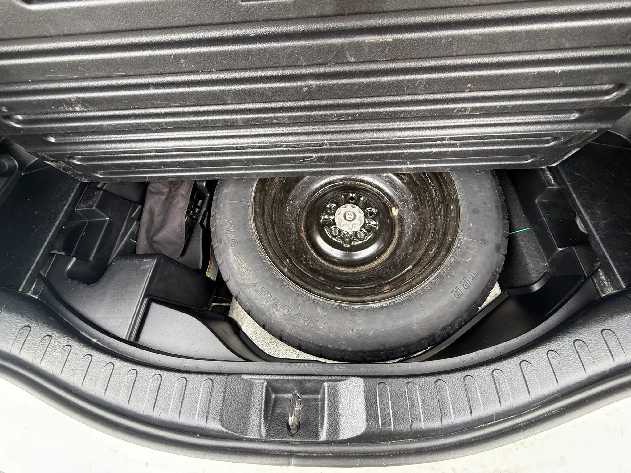 Used 2016 Toyota RAV4 XLE AWD/4WD image 35