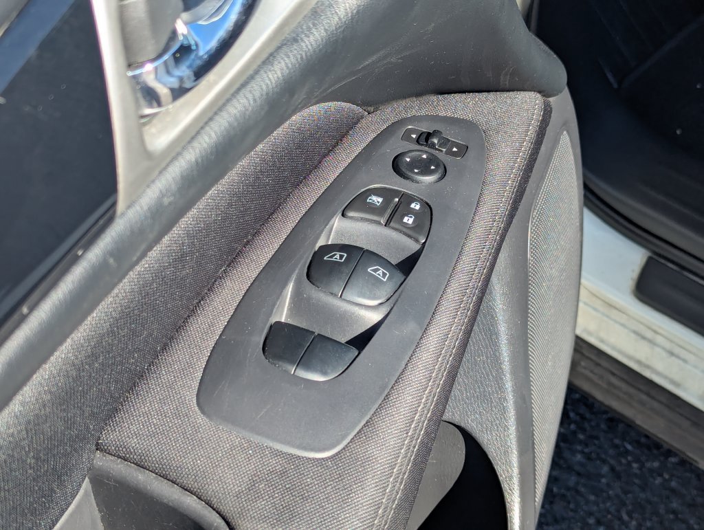 Used 2017 Nissan Pathfinder SV AWD/4WD image 27
