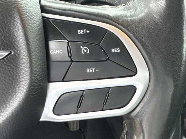 Used 2020 Chrysler 300 Limited RWD image 30