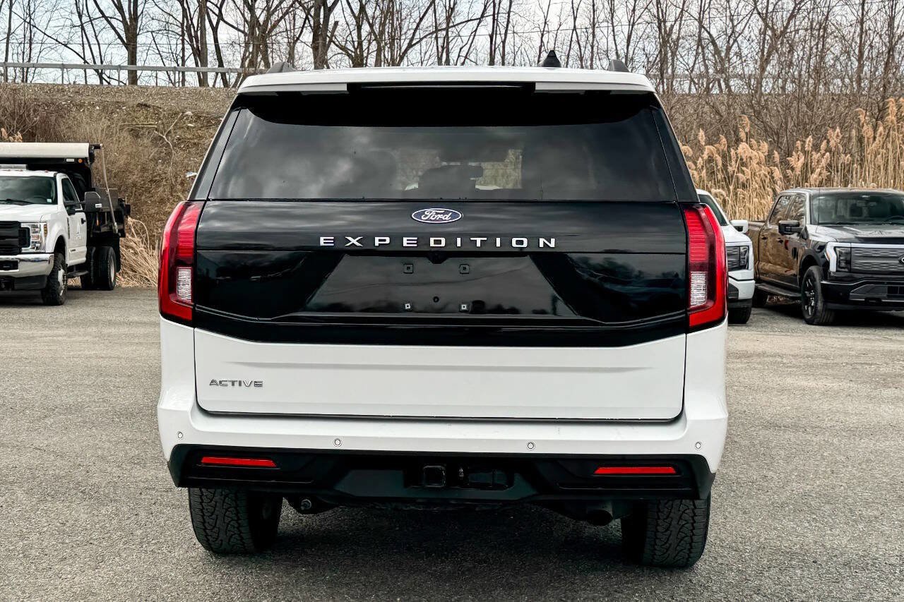 Used 2025 Ford Expedition Active image 4