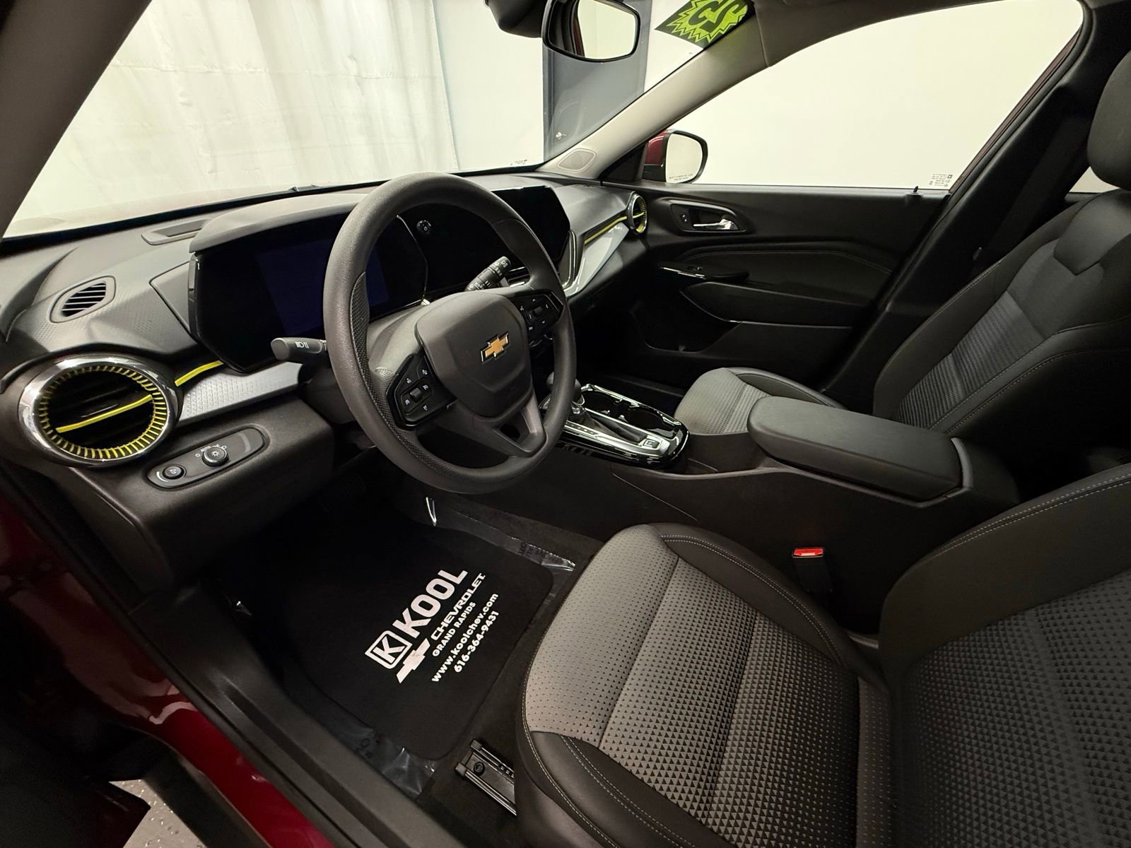 Used 2025 Chevrolet Trax LT image 11