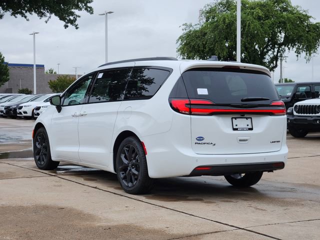 New 2026 Chrysler Pacifica Limited FWD image 4