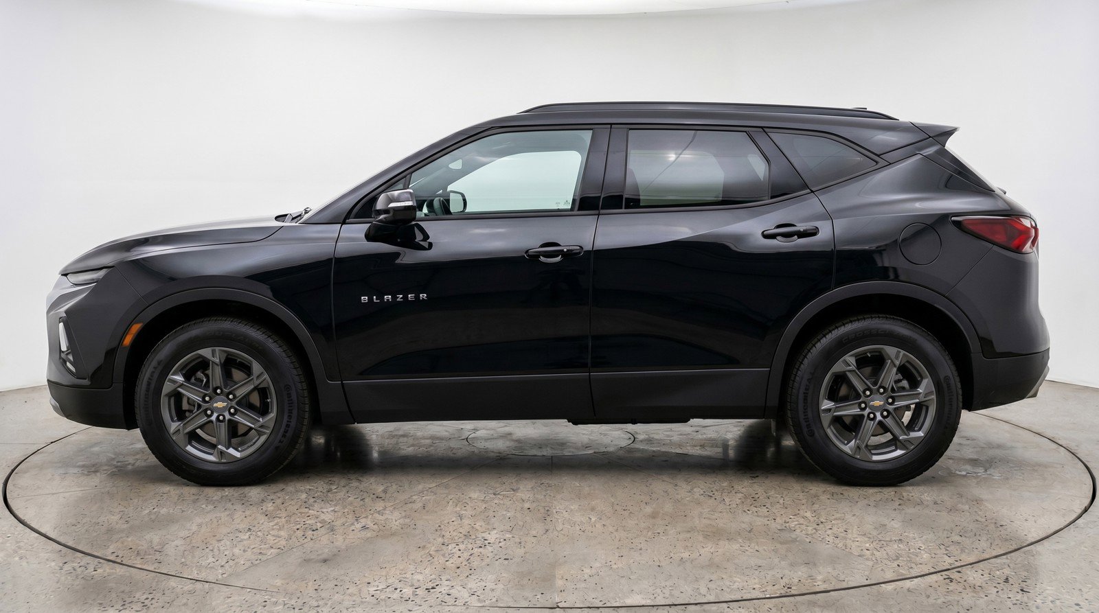 Used 2025 Chevrolet Blazer LT FWD image 5