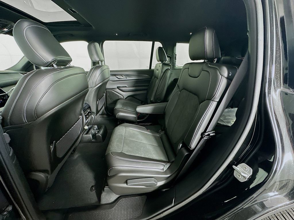 New 2025 Jeep Grand Cherokee L Altitude image 32