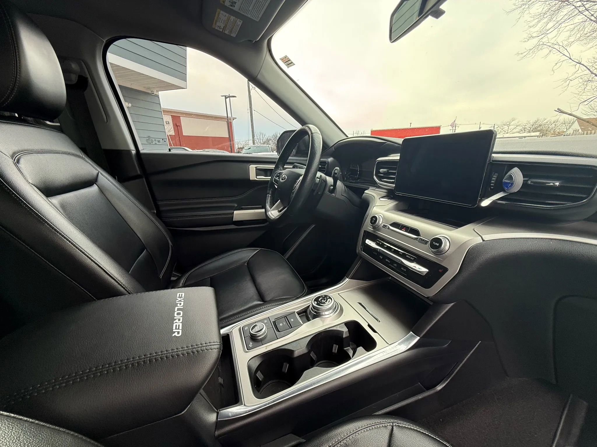 Used 2021 Ford Explorer XLT w/ Equipment Group 202A image 33