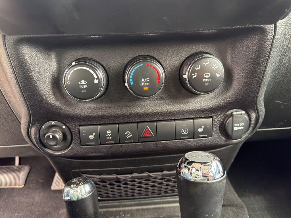 Used 2018 Jeep Wrangler Unlimited Sahara w/ Max Tow Package image 15