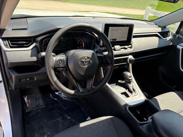 Used 2025 Toyota RAV4 XLE image 8