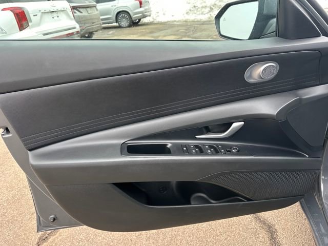 Certified 2025 Hyundai Elantra SE image 13