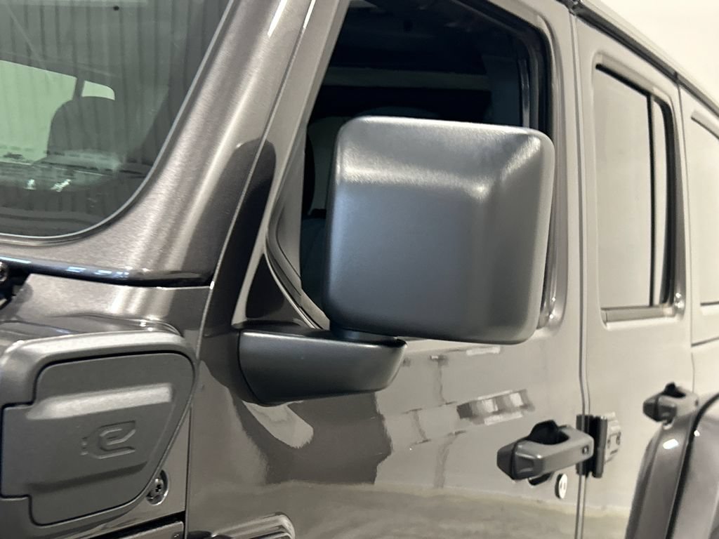 Used 2025 Jeep Wrangler Unlimited Sahara AWD/4WD image 13