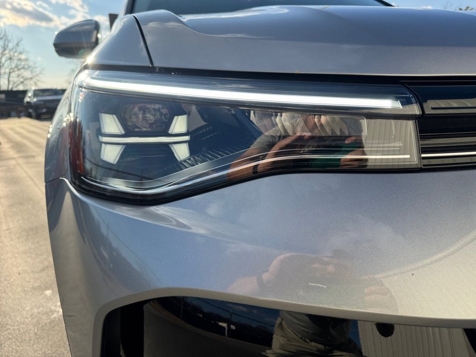 Used 2025 Volkswagen Taos SE w/ Panoramic Sunroof Package image 28