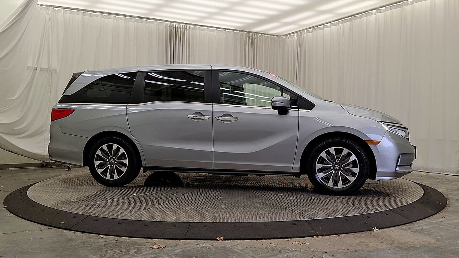 Used 2023 Honda Odyssey EX-L image 9