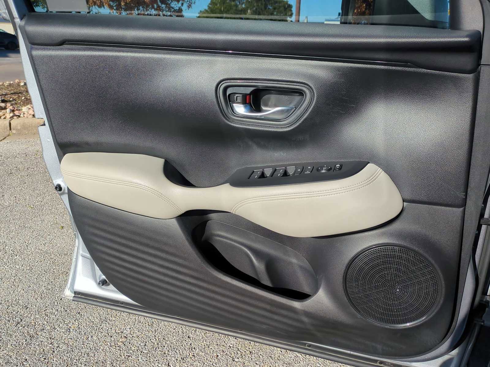 Used 2023 Honda HR-V LX image 21