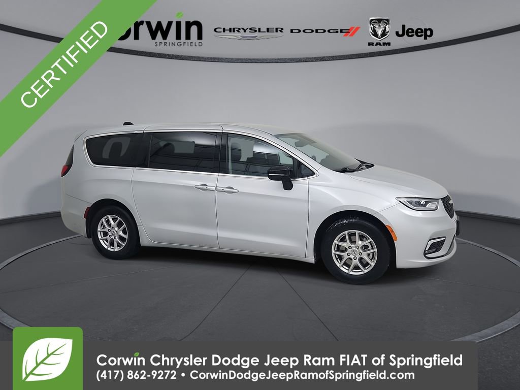 Used 2024 Chrysler Pacifica Touring-L image 1