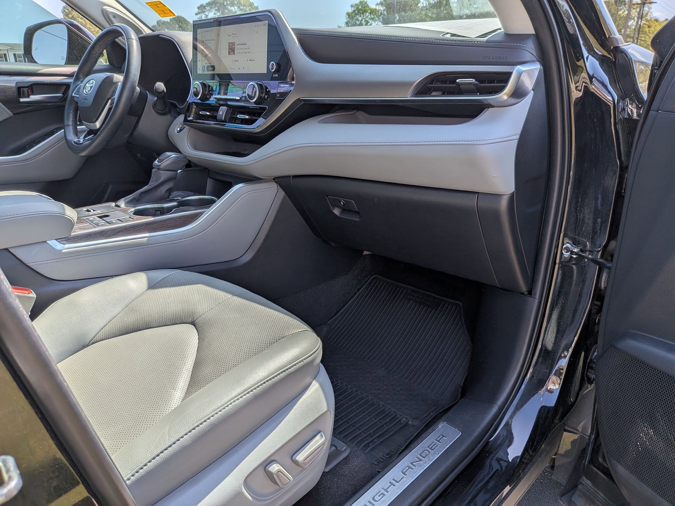 Used 2023 Toyota Highlander Limited FWD image 25