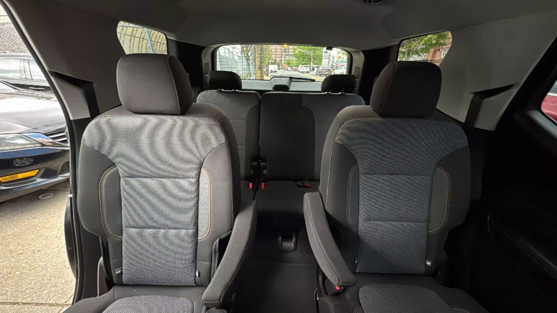 Used 2021 Chevrolet Traverse LT image 16